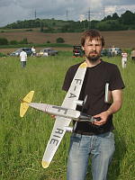 Další JUMBO scale třímotorová dopravní předválečná Dewoitine 3305 je novým výtvorem Roberta Pajase (foto: Ing. L. Koutný)